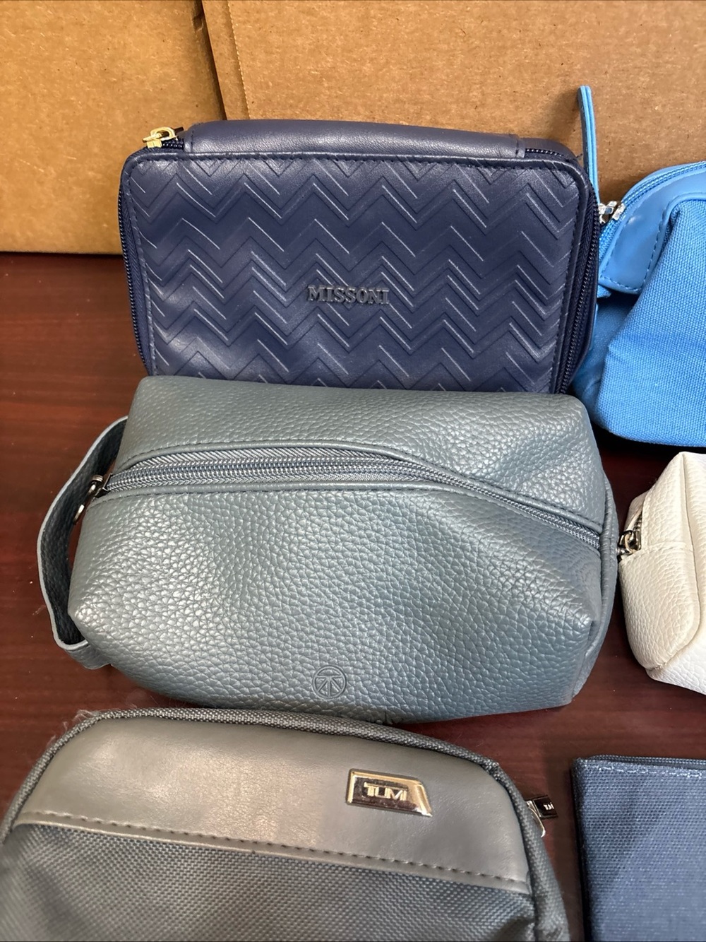 Airlines Travel Amenity Kit Toiletry Bag Delta Ettinger Tumi Latam France Lot 8 - Picture 2 of 5